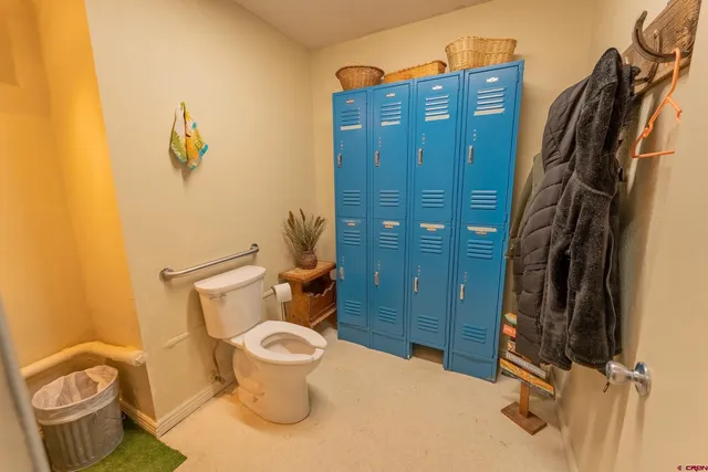 a store filled with lots of different kinds of flowers