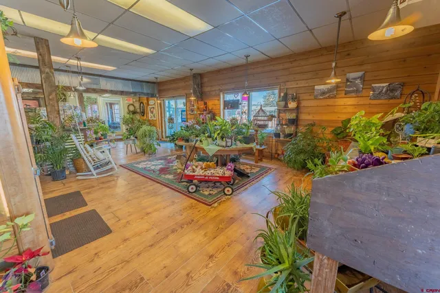 a living room filled with furniture and flowers