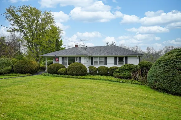 $379,900 | 6612 East Bethany Leroy Road, Stafford, NY 14143