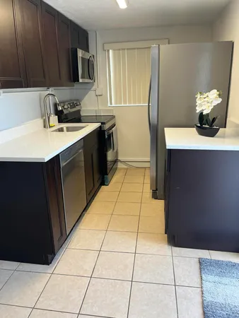$2,400 | 2055 Northwest 8th Street, Pompano Beach, FL 33069