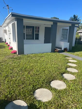 $2,400 | 2055 Northwest 8th Street, Pompano Beach, FL 33069