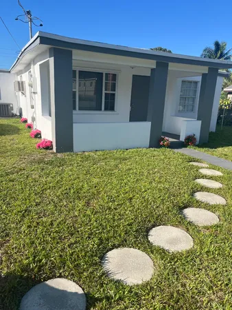 $2,400 | 2055 Northwest 8th Street, Pompano Beach, FL 33069