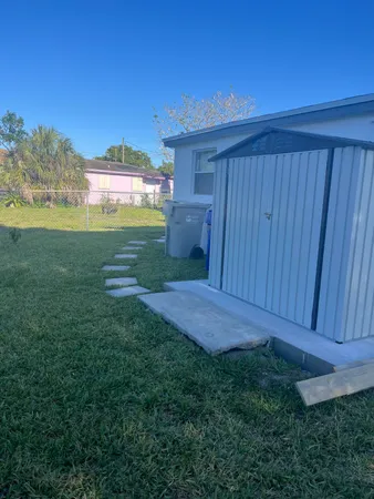 $2,400 | 2055 Northwest 8th Street, Pompano Beach, FL 33069
