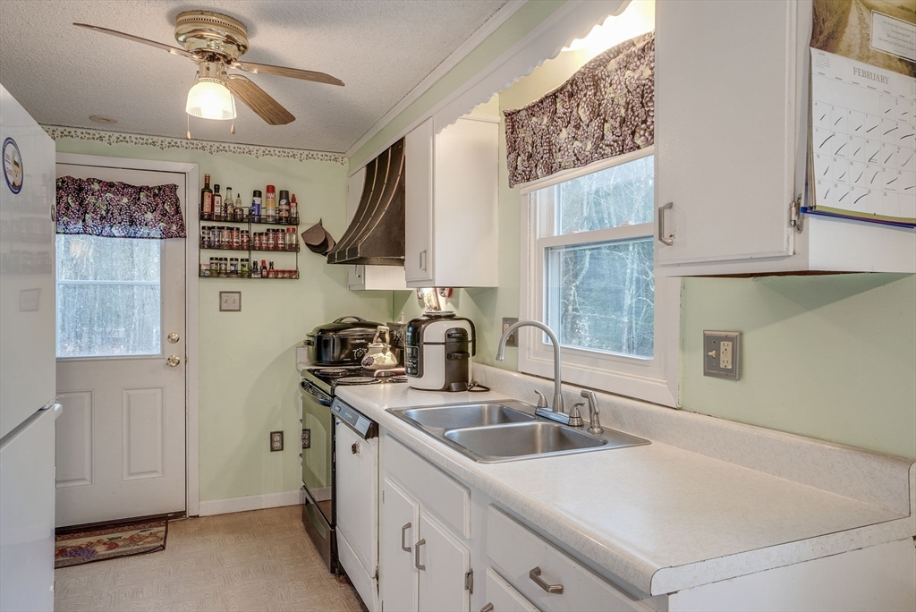 75 Royalston Road Phillipston, MA 01331 - Photo 4 of 17 Gallery Image 4