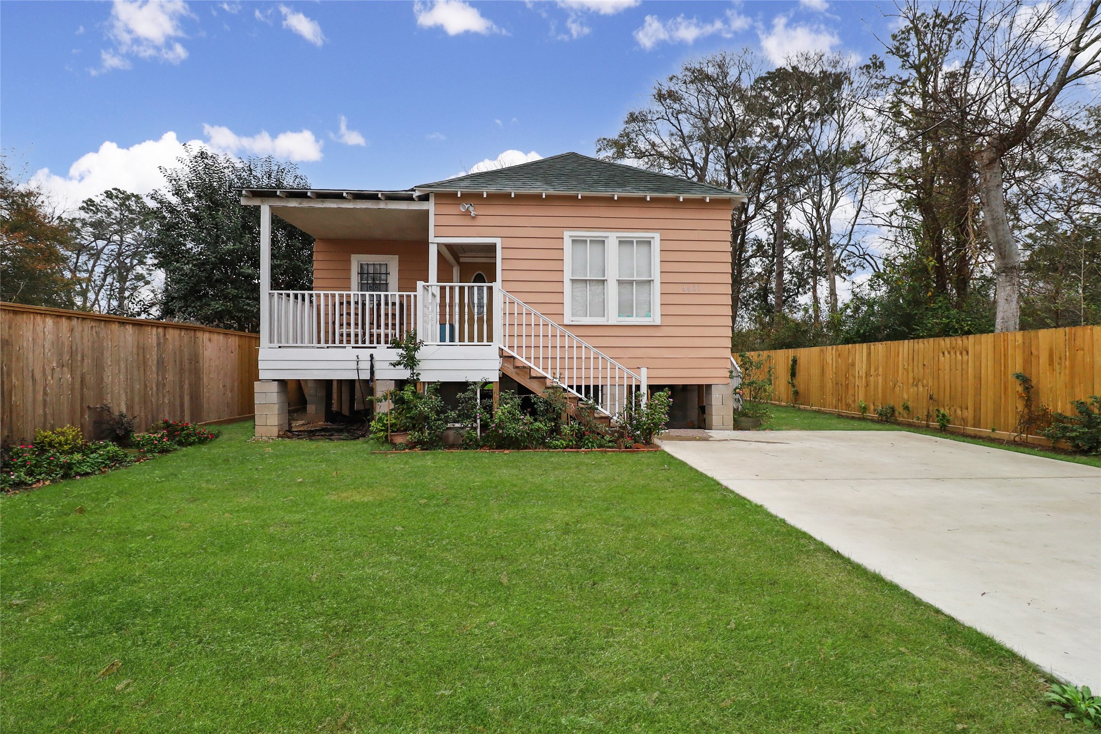 4621 Wiley Road Houston, TX 77093 - Photo 2 of 12