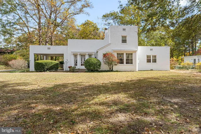 front view of house with a yard