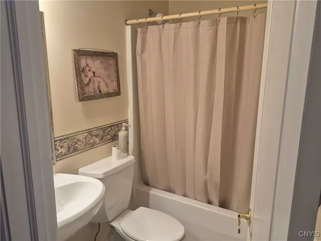 $2,450 | 331 Summerhaven Drive North, Manlius, NY 13057