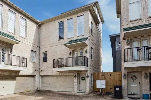 $389,000 | 2207 Austin Street, Houston, TX 77002