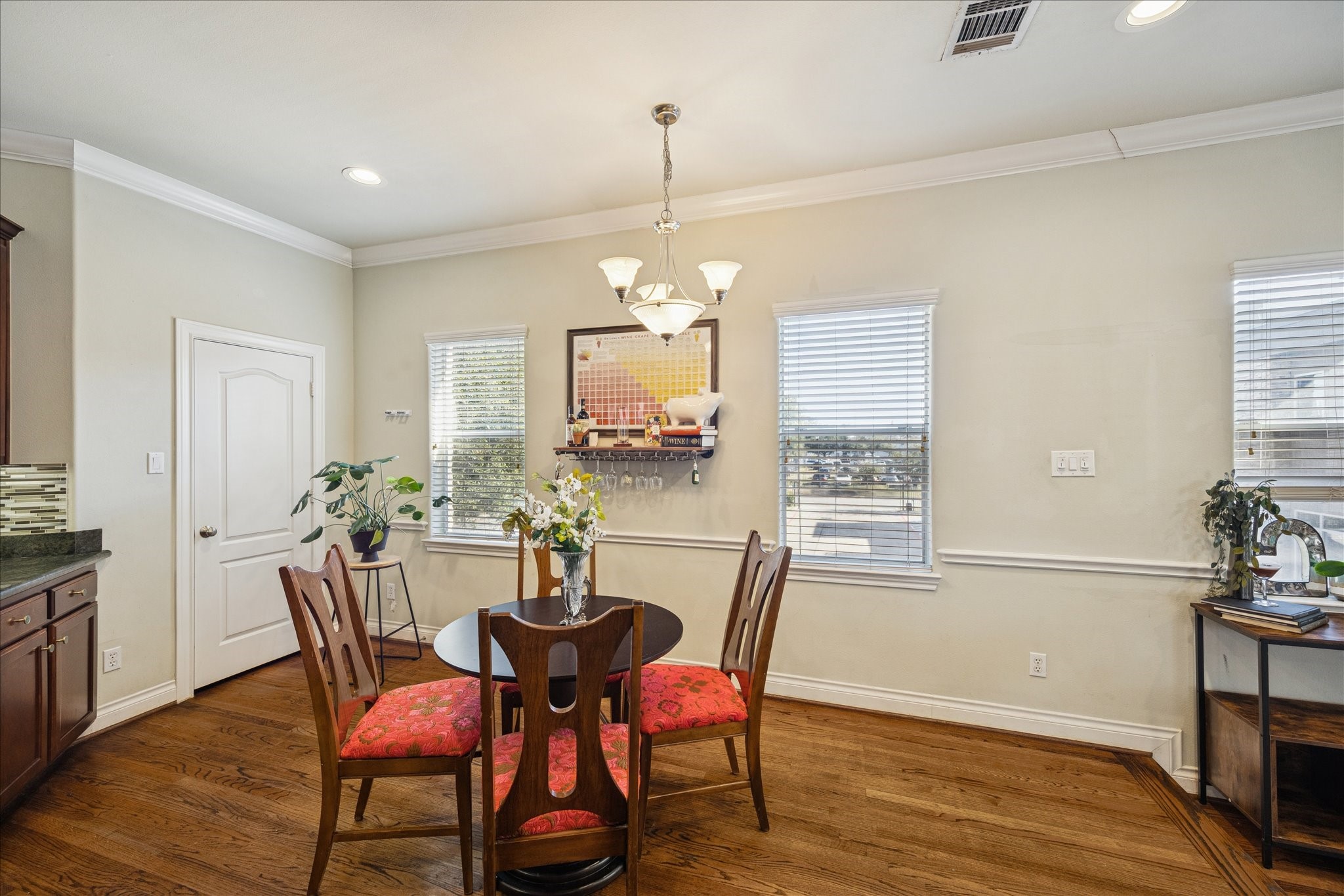2207 Austin Street Houston, TX 77002 - Photo 7 of 34 Beautiful dining room area connected to the kitchen. Walk-in pantry to the left, and wall of windows looking towards the East.