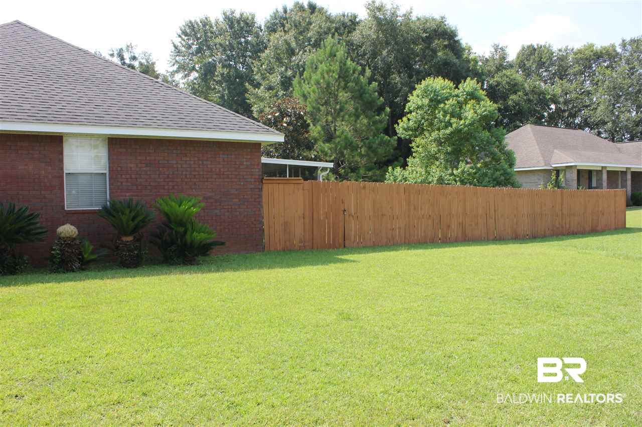 25407 Raynagua Boulevard Loxley, AL 36551 - Photo 4 of 20 Privacy Fencing