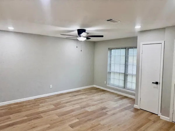 $1,850 | 620 Circle Way, Alvin, TX 77511
