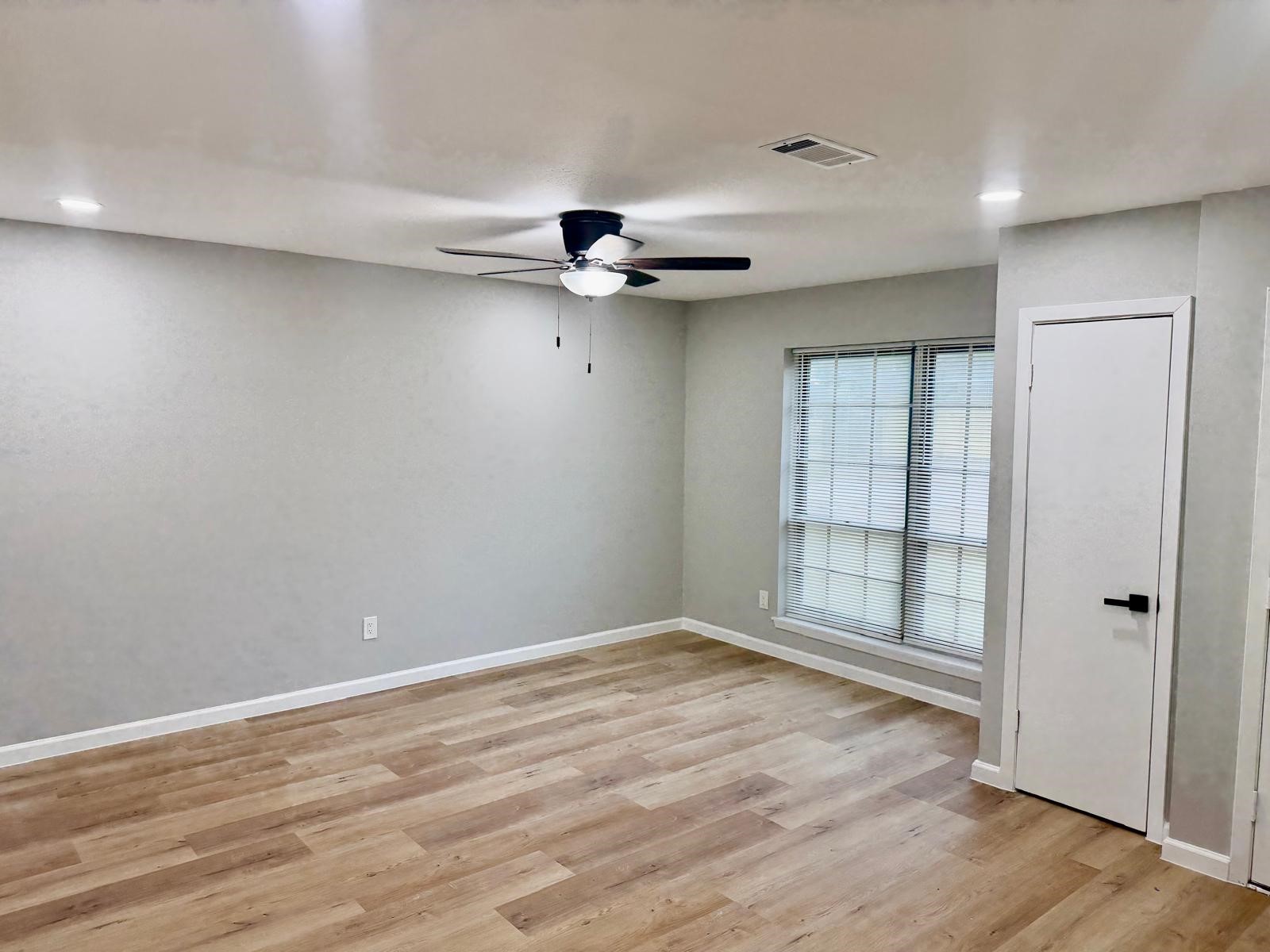 620 Circle Way Alvin, TX 77511 - Photo 3 of 22