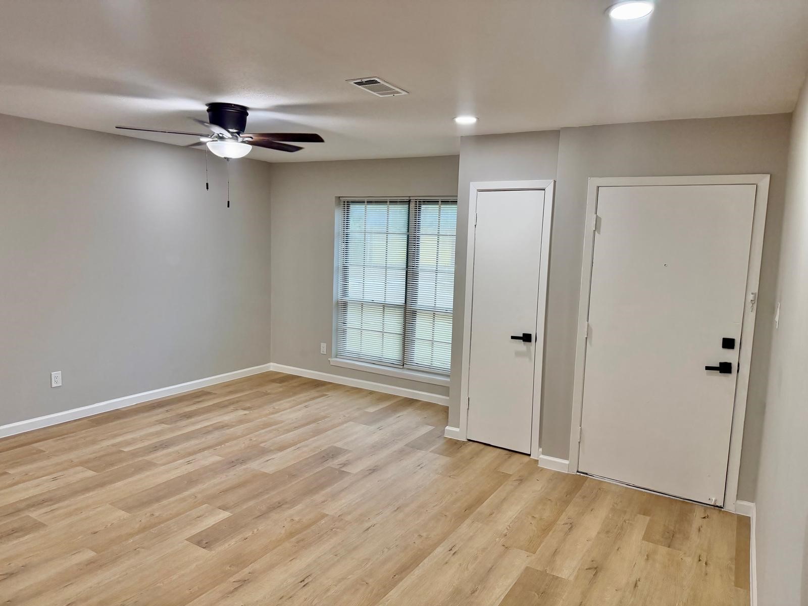 620 Circle Way Alvin, TX 77511 - Photo 4 of 22