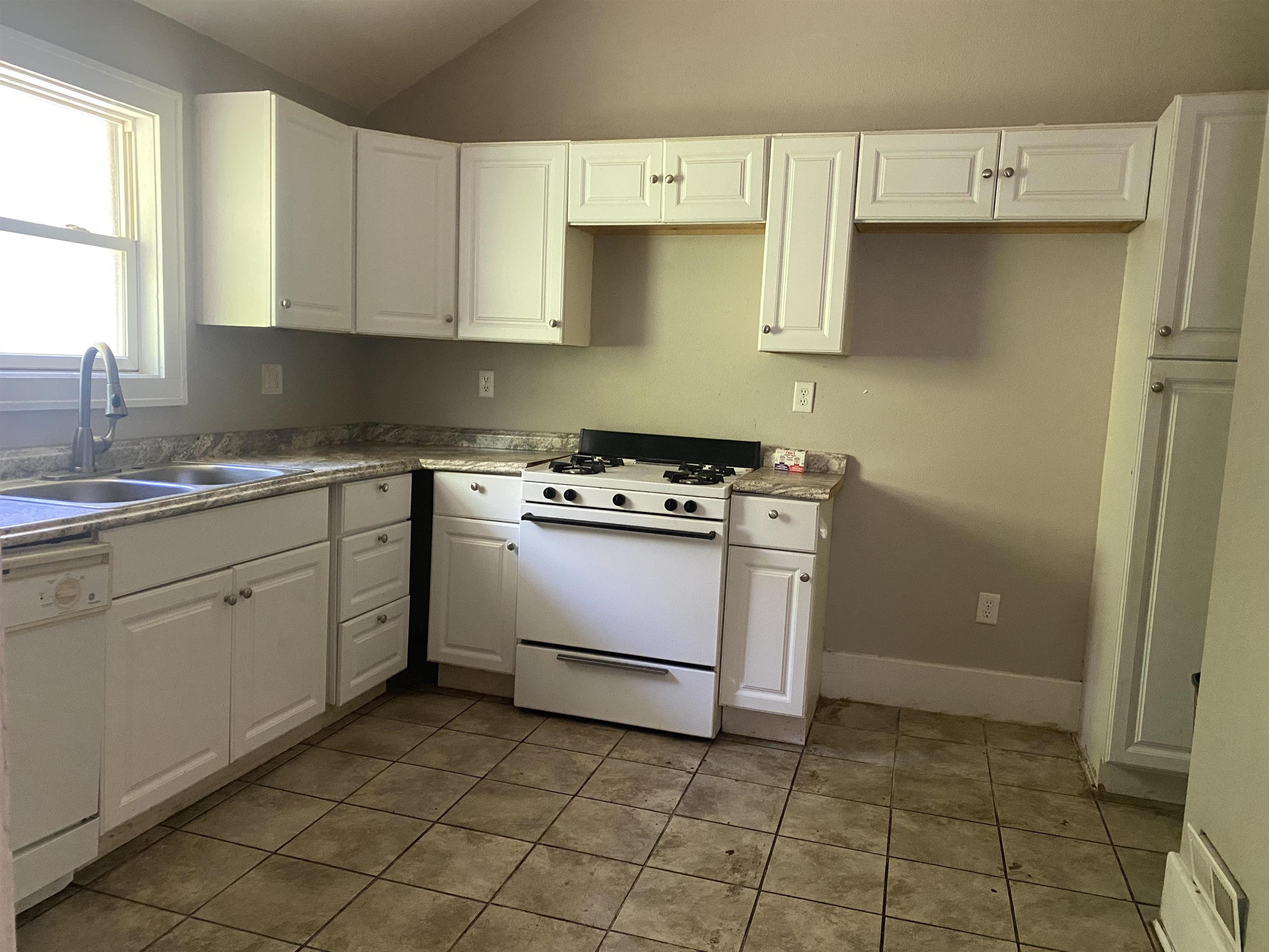 2129 2nd Street Bay City, MI 48708 - Photo 3 of 22