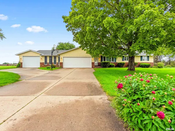 $305,000 | 2049 South Fourth Avenue, Morton, IL 61550