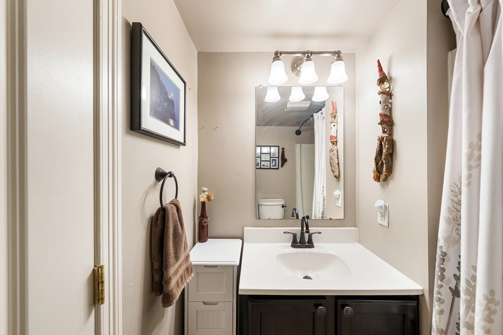 1500 Worcester Road, Unit 624 Framingham, MA 01702 - Photo 18 of 26 a bathroom with a sink and a mirror