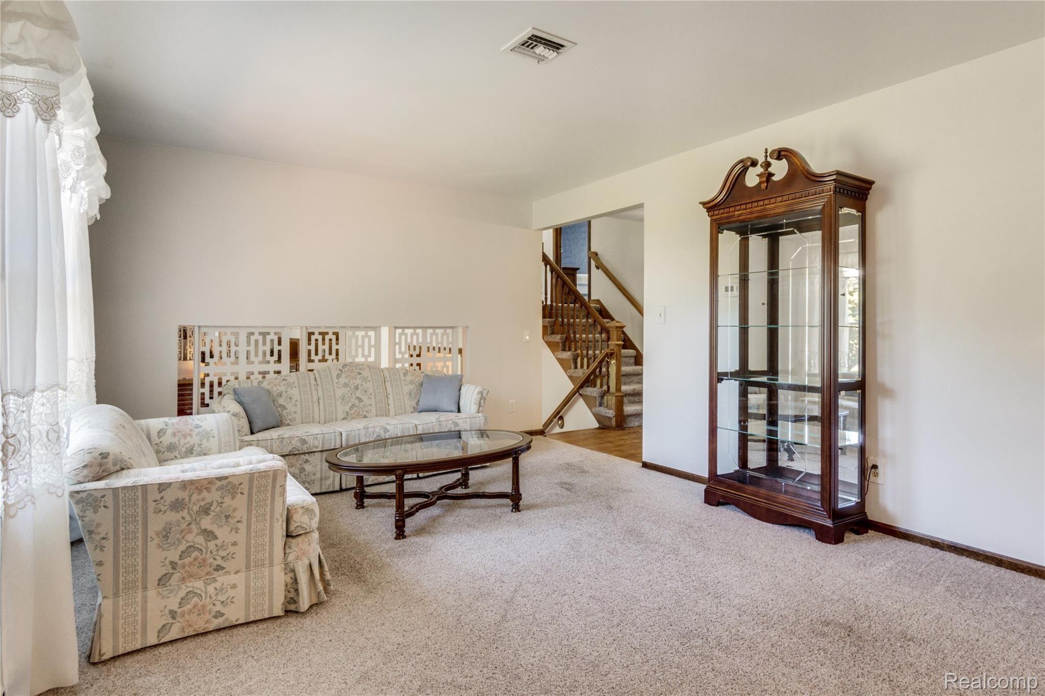 738 Huntington Road Grand Blanc, MI 48439 - Photo 9 of 38 Interiors (16 of 47).jpg
