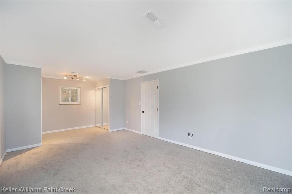 2511 West Avon Road Rochester Hills, MI 48309 - Photo 23 of 26