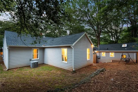 a view of a house with a yard