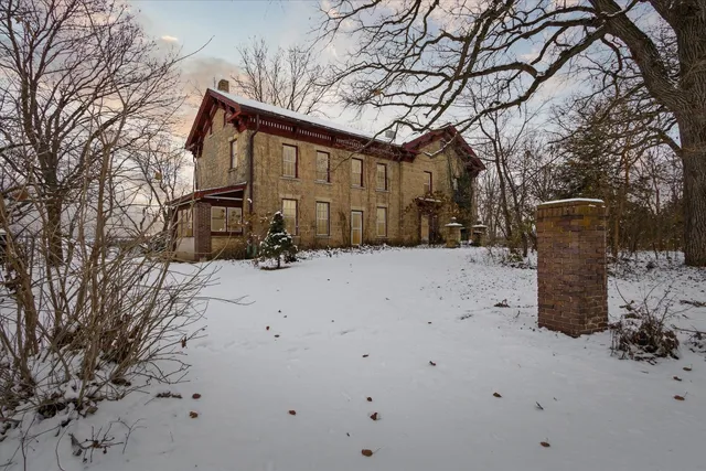 $236,000 | 1393 Us Business 20 Street East, Freeport, IL 61032