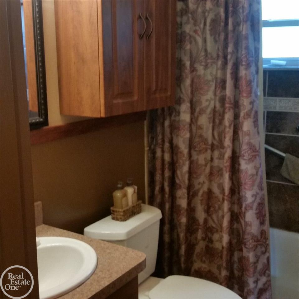 32152 Kelly Road Roseville, MI 48066 - Photo 31 of 33 31332302-30.JPG