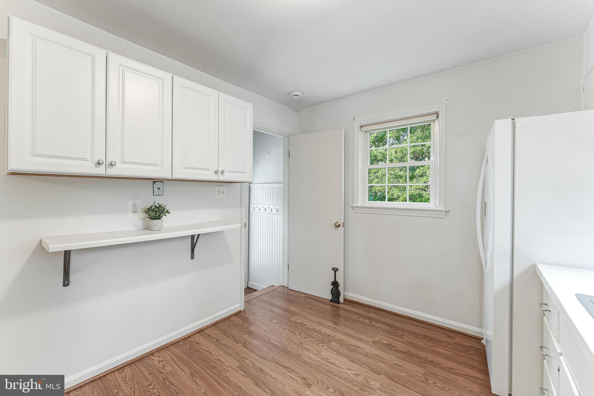 2807 Ridge Rd Drive Alexandria, VA 22302 - Photo 17 of 49 East facing, Extra Cabinets above countertop