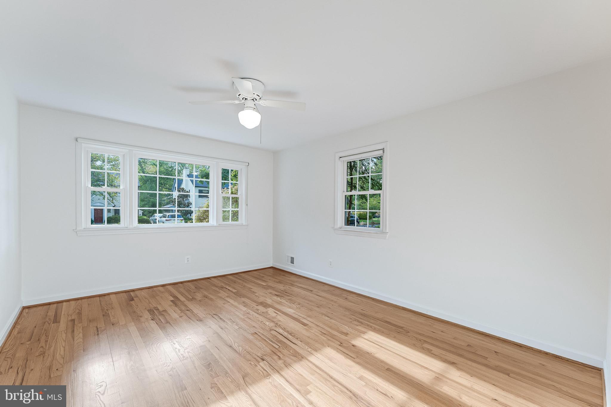 2807 Ridge Rd Drive Alexandria, VA 22302 - Photo 19 of 49 Primary Bedroom West Facing Windows