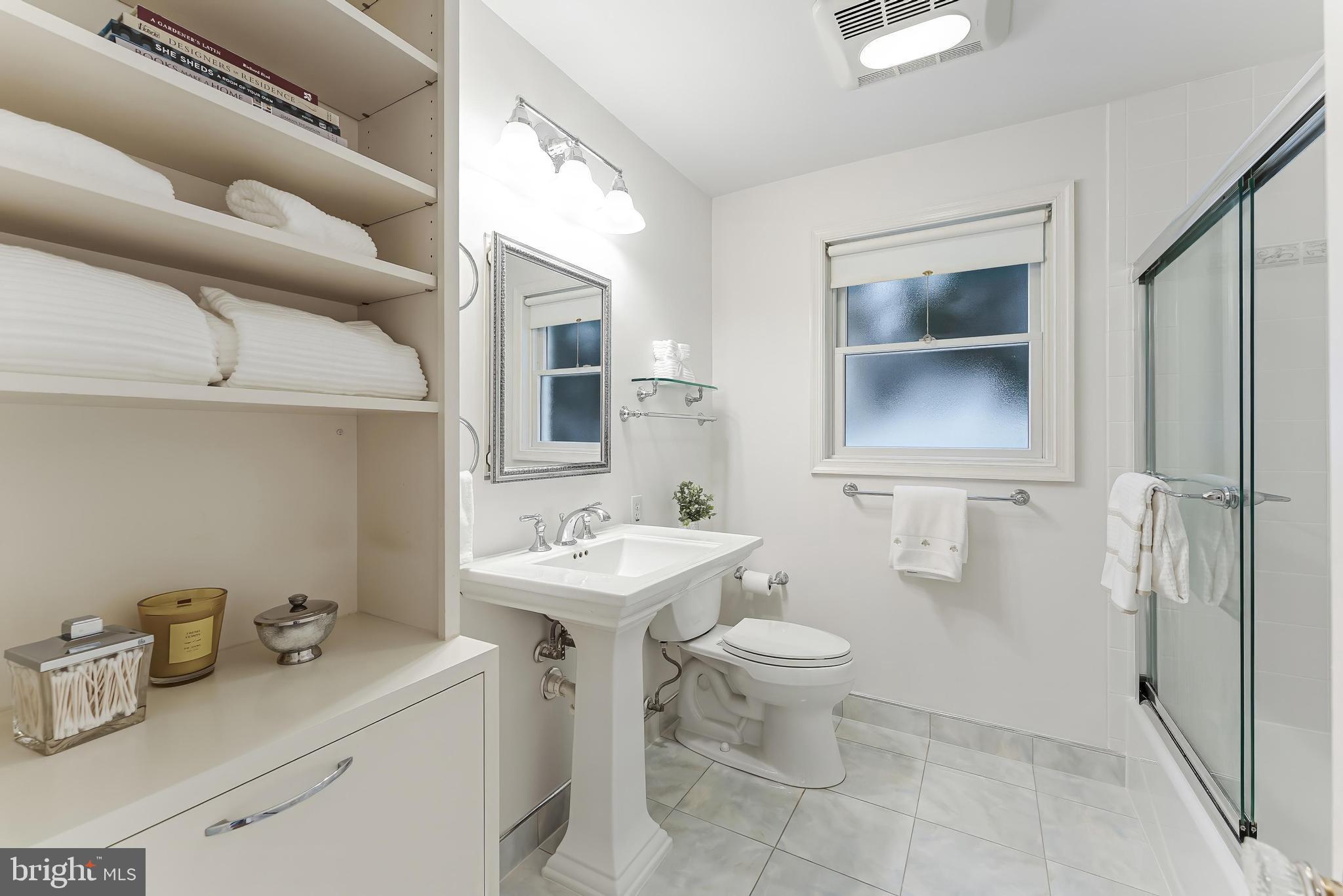 2807 Ridge Rd Drive Alexandria, VA 22302 - Photo 22 of 49 Main Level Full Bath