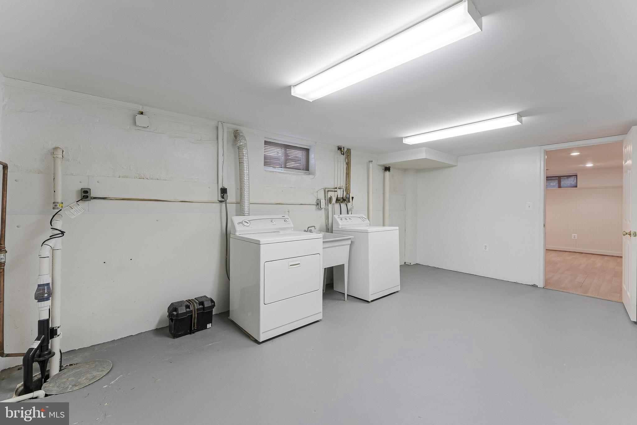 2807 Ridge Rd Drive Alexandria, VA 22302 - Photo 38 of 49 Lower Level Laundry w/ utility sink