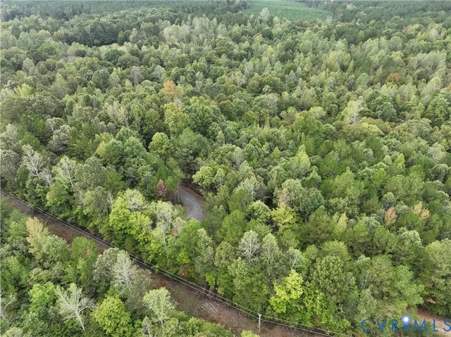 a view of a large yard with lots of green space