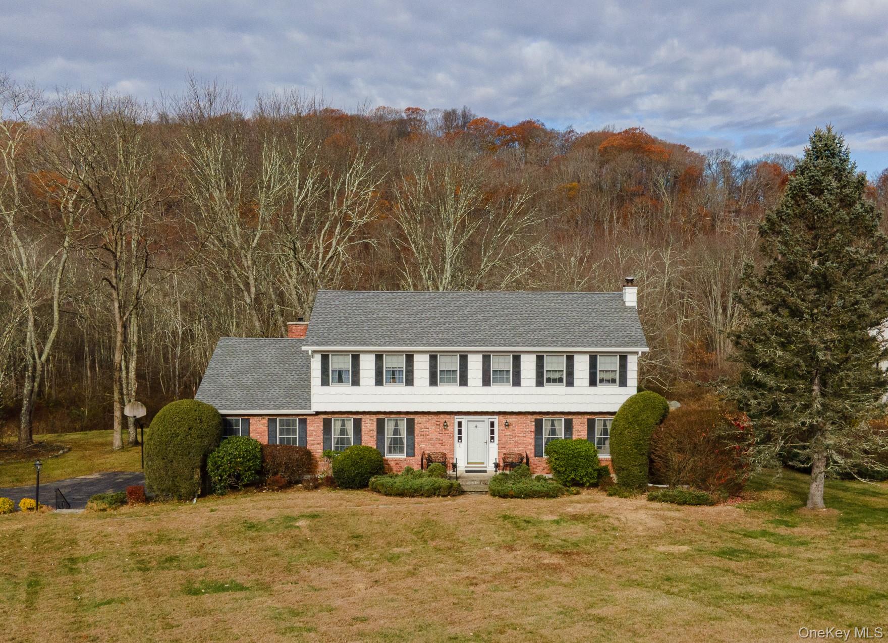 2 Cheyenne Court Katonah, NY 10536 - Photo 1 of 21 A traditional Colonial in Indian Hill, only minutes to Metro North, shops, park and I-684.