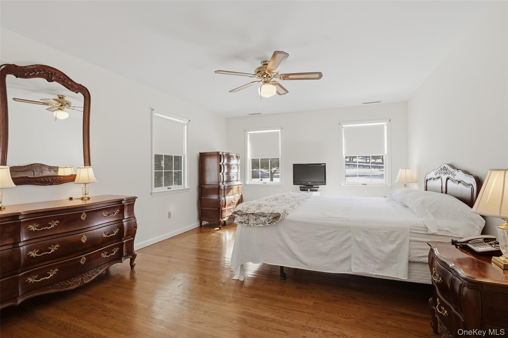2 Cheyenne Court Katonah, NY 10536 - Photo 10 of 21 Spacious primary bedroom with walk in closet
