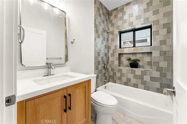 $4,395 | 2430 East 7th Street, Long Beach, CA 90814