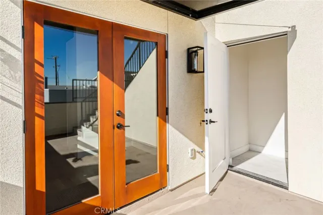 $4,395 | 2430 East 7th Street, Long Beach, CA 90814