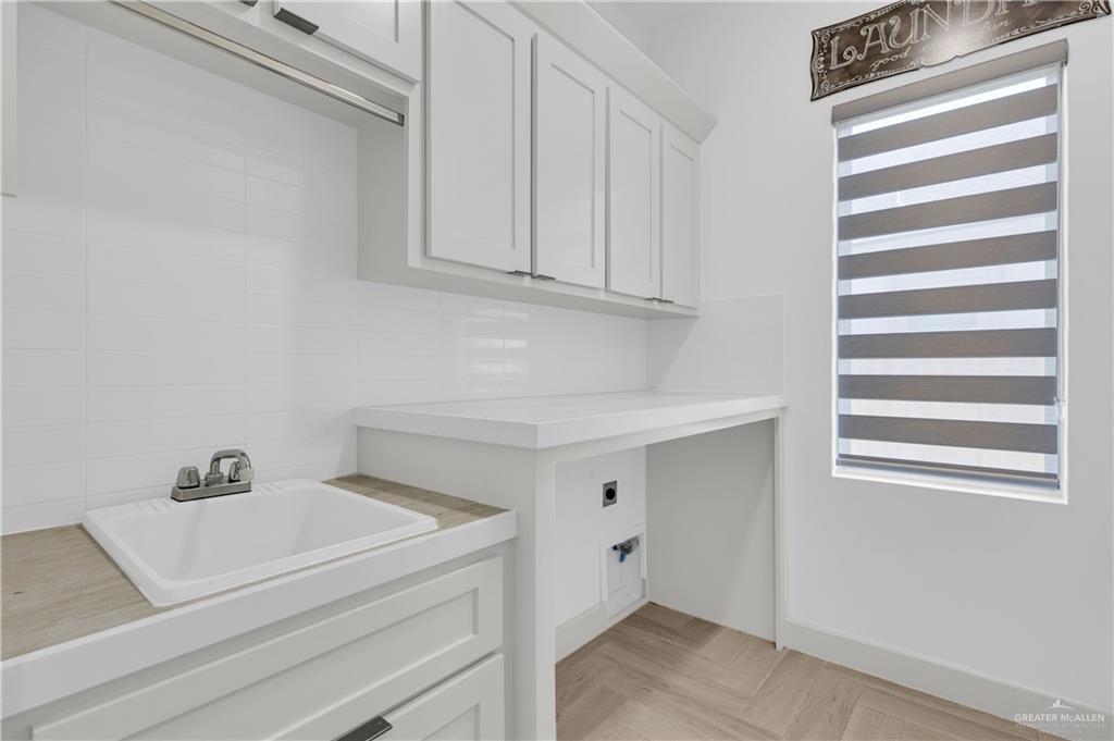 1515 Duke Street Mission, TX 78572 - Photo 22 of 33 a view of utility room