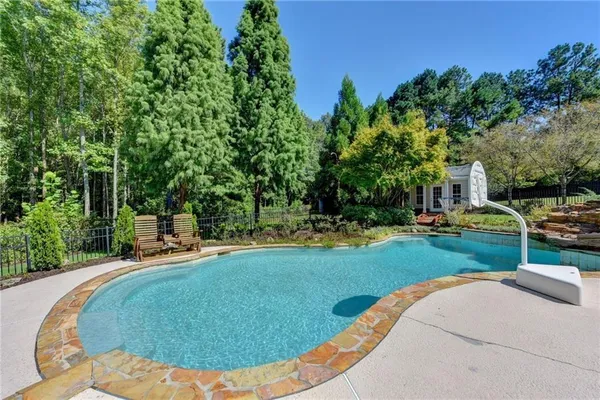 $850,000 | 1805 Silver Oak Drive Southeast, Bethlehem, GA 30620