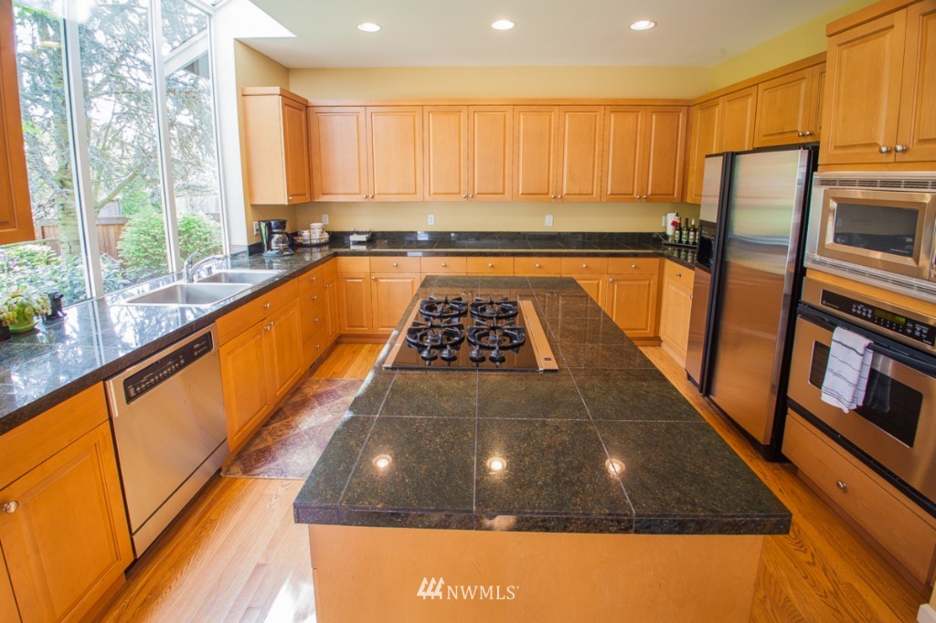 20809 39th Drive Southeast Bothell, WA 98021 - Photo 7 of 25