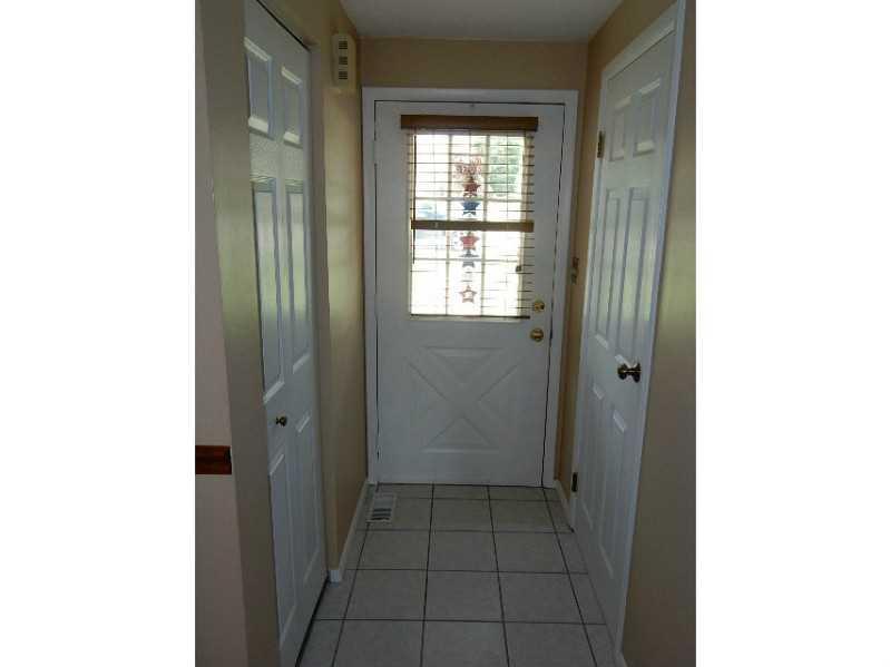 241 Shady Ridge Drive Monroeville, PA 15146 - Photo 5 of 25 Entry/Foyer.
