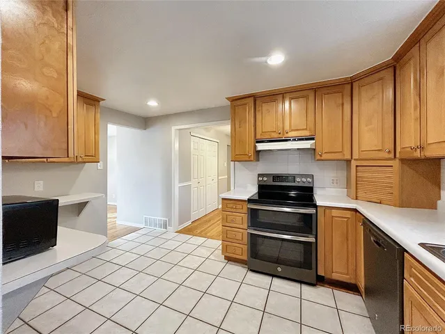 $2,750 | 5720 Estes Street, Arvada, CO 80002