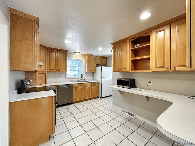 $2,750 | 5720 Estes Street, Arvada, CO 80002