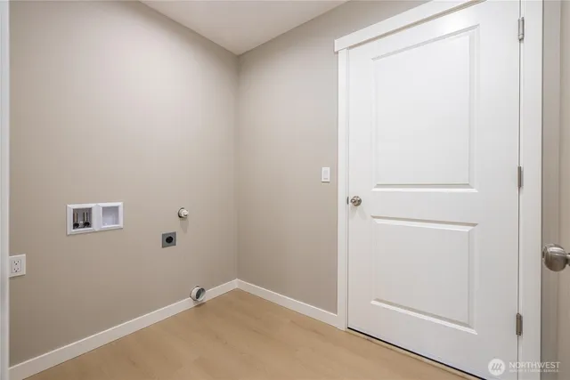 a view of a house with backyard and a tree