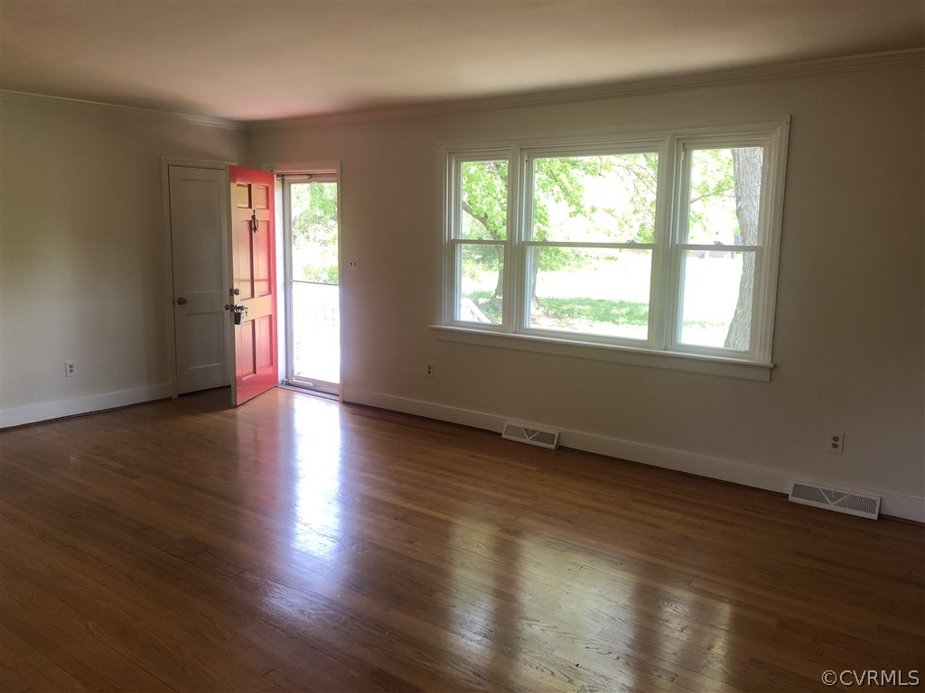 7410 Conifer Road North Chesterfield, VA 23237 - Photo 3 of 16 Family/Living Room