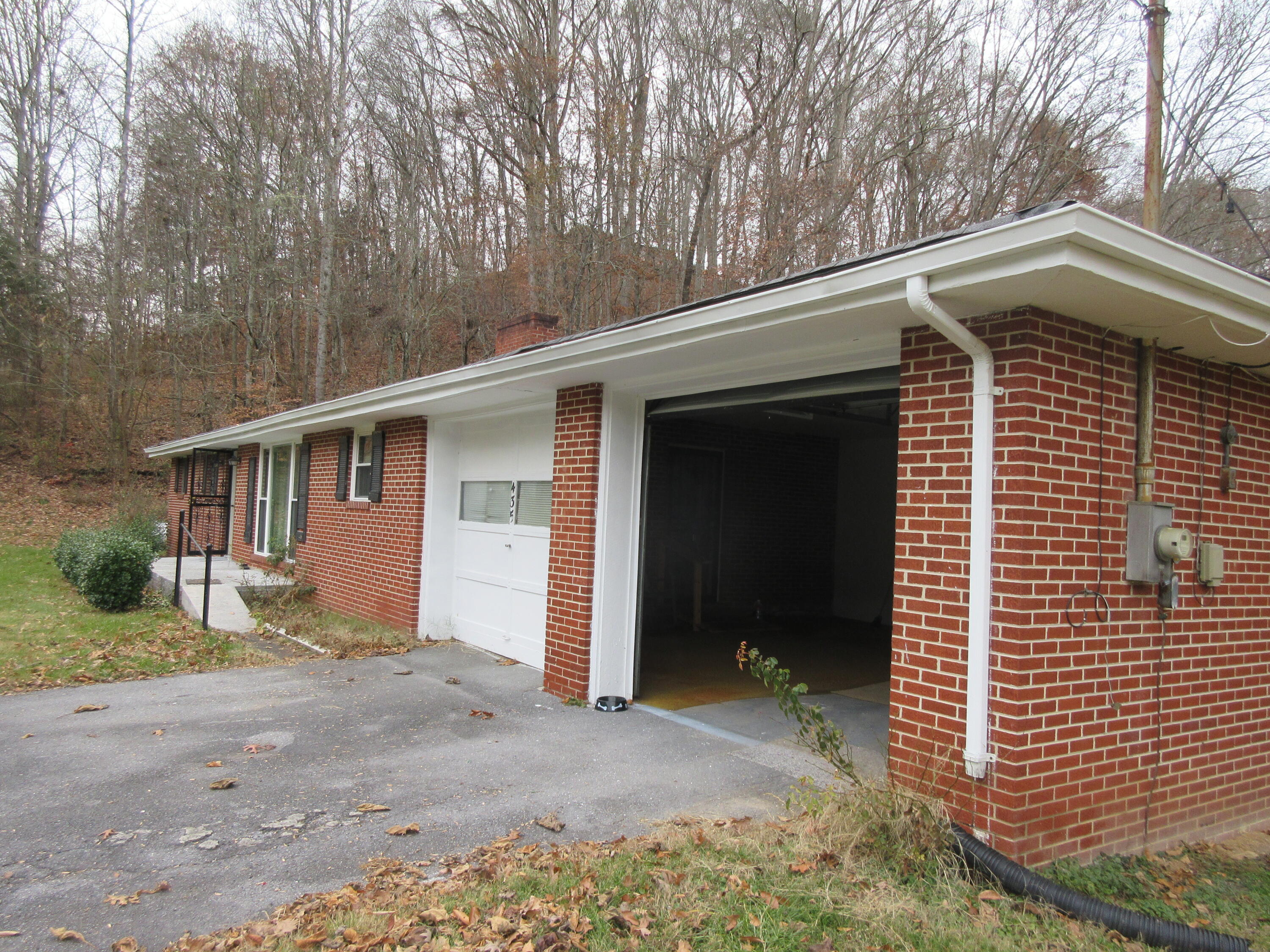435 Horton Highway Fall Branch, TN 37656 - Photo 3 of 29 IMG_2939