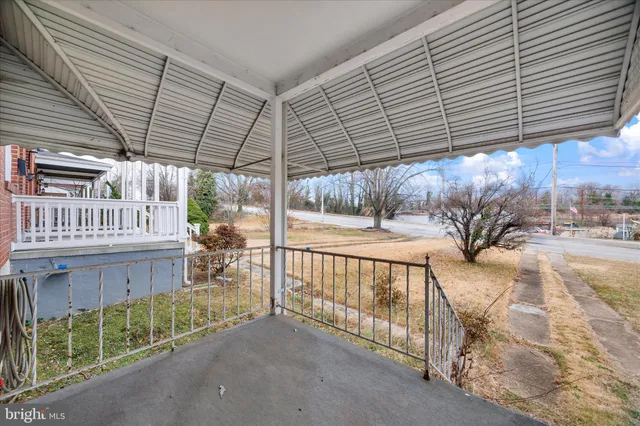 a view of porch with a patio