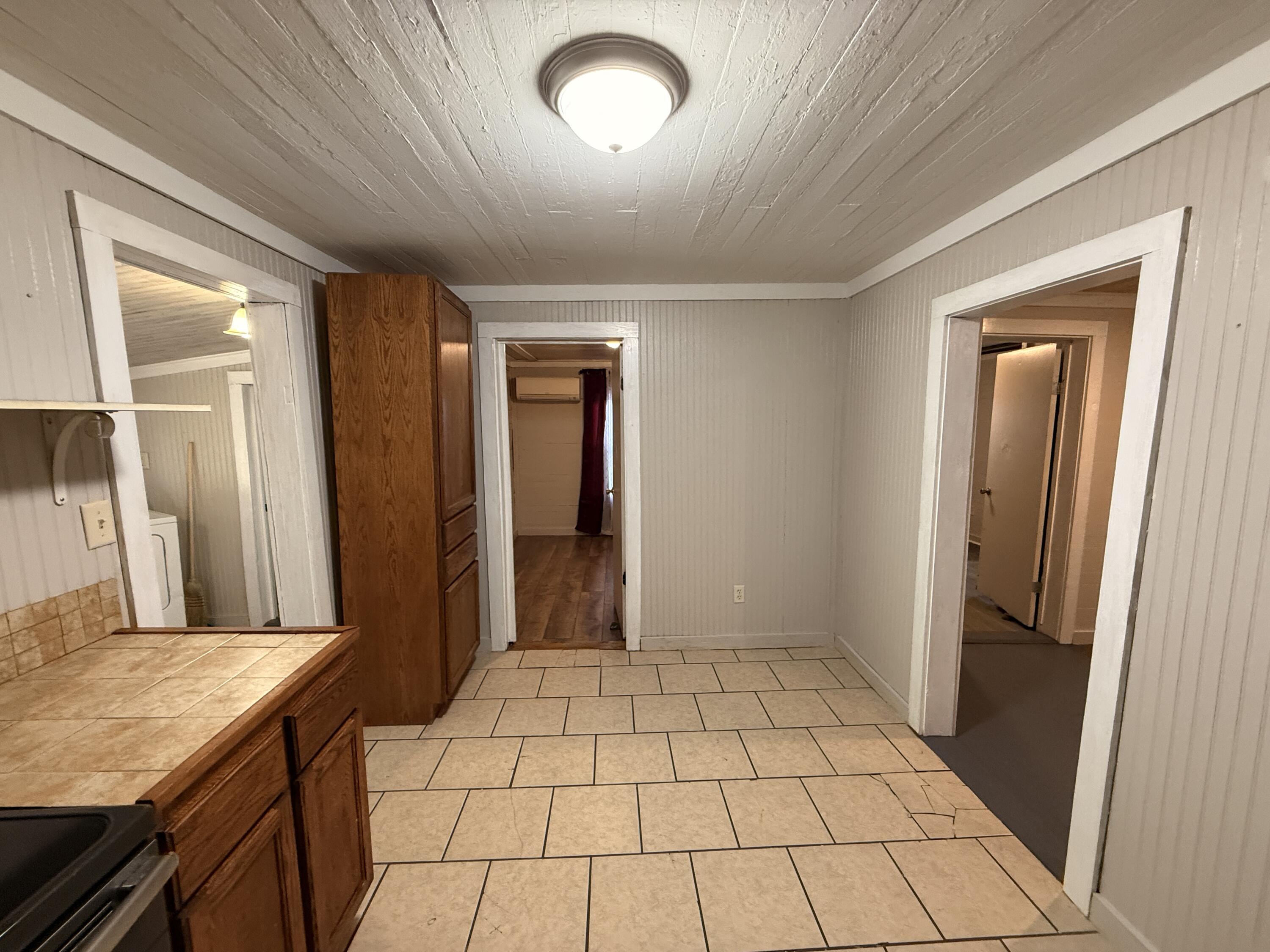 299 Carl Place Crestview, FL 32539 - Photo 23 of 37 en empty room with window and bathroom