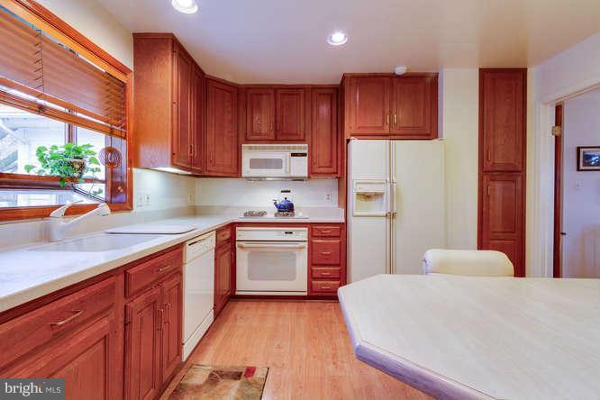 7322 Range Road Alexandria, VA 22306 - Photo 11 of 30 Kitchen