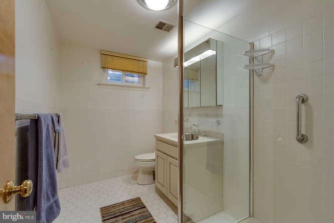 7322 Range Road Alexandria, VA 22306 - Photo 22 of 30 Bath