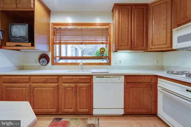 7322 Range Road Alexandria, VA 22306 - Photo 10 of 30 Kitchen
