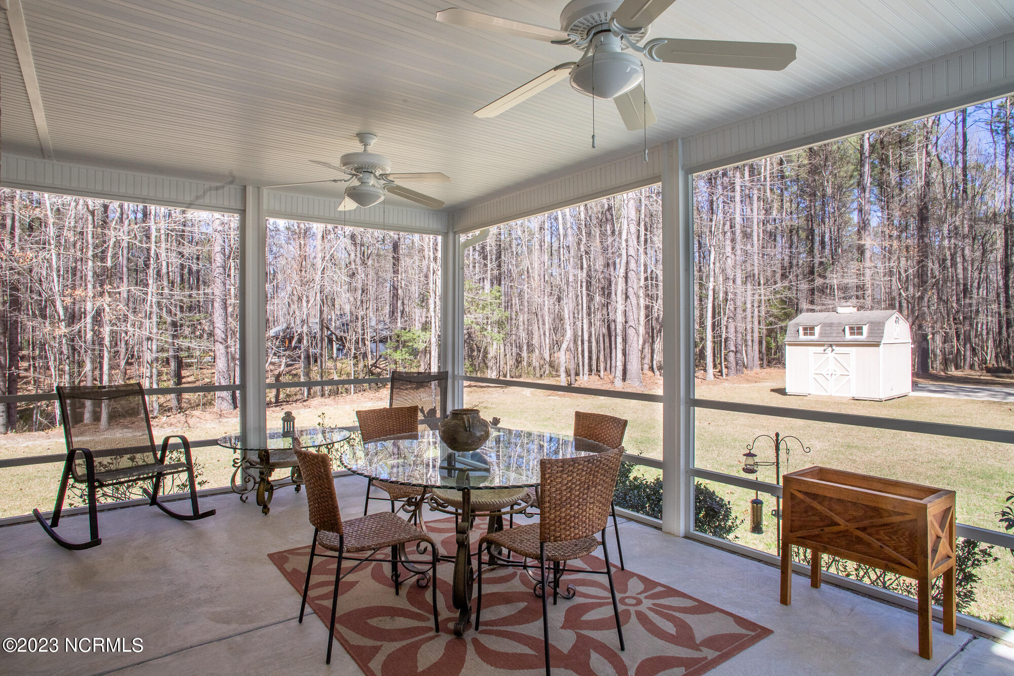 39 Gables Road New Bern, NC 28562 - Photo 28 of 42 Rear - Screened Porch