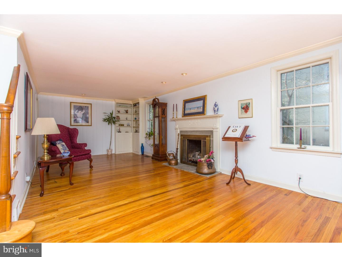 900 Church Road Springfield, PA 19064 - Photo 7 of 21 Living Room
